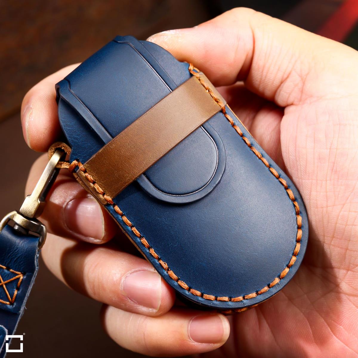 Premium leather key cover / protective cover (LEK64) suitable for Mercedes-Benz keys including carabiner + leather strap